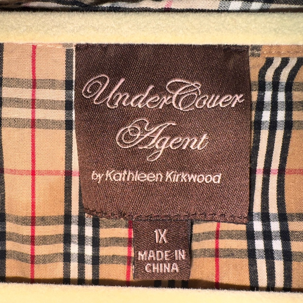 Undercover Agent by Kathleen Kirkwood Sleeveless under tank - Picture 3 of 5